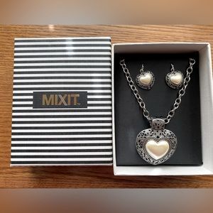 Silver tone necklace and earring set.